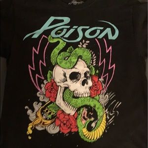 POISION SKULL GRAPHIC TEE